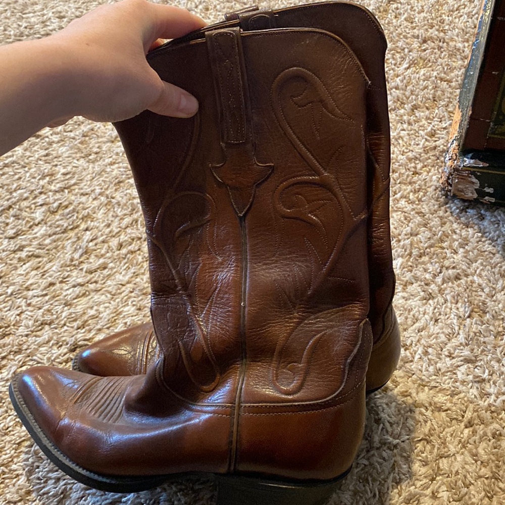 Beautiful condition lucchese boots 9D